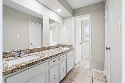 2 Queens Court, Conroe, TX 77304 - Photo 11