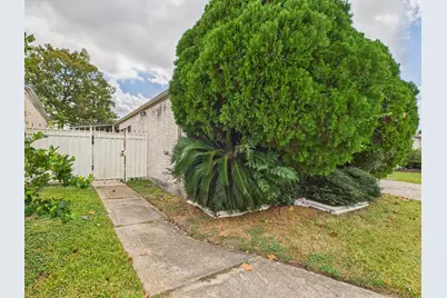 7611 Hopewell Lane, Houston, TX 77071 - Photo 3