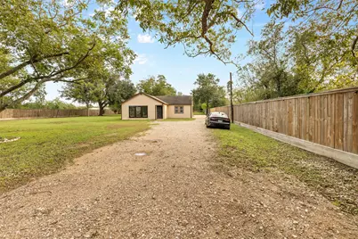 1022 Brooks Avenue, Rosenberg, TX 77471 - Photo 1