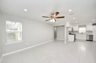 4842 Larkspur St, Houston, TX 77033 - Photo 13