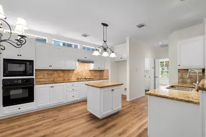 78 N Cochrans Green Circle, The Woodlands, TX 77381 - Photo 9