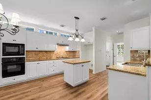 78 N Cochrans Green Cir, The Woodlands, TX 77381 - Photo 9