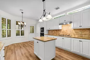 78 N Cochrans Green Cir, The Woodlands, TX 77381 - Photo 11