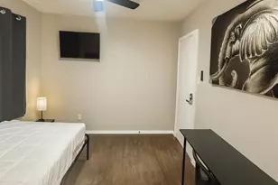 5400 Lotus St, Houston, TX 77085 - Photo 9