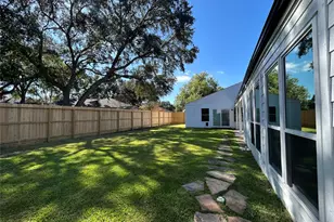 11923 Riverview Dr, Houston, TX 77077 - Photo 35