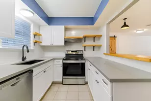 12973 Trail Hollow Dr, Houston, TX 77079 - Photo 11