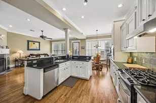 1023 Nicholson St, Houston, TX 77008 - Photo 13