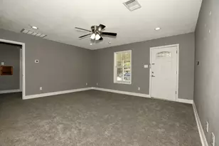 207 Jasmine St, Lake Jackson, TX 77566 - Photo 5