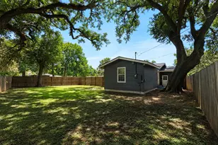 207 Jasmine St, Lake Jackson, TX 77566 - Photo 13