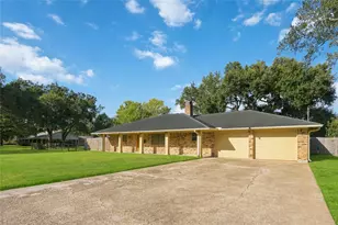 1218 S Booth Ln, Alvin, TX 77511 - Photo 1