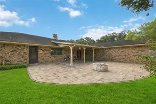 1218 S Booth Ln, Alvin, TX 77511 - Photo 1