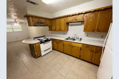 704 Cline, Huntsville, TX 77340 - Photo 13