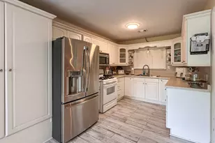 720 Northridge, Angleton, TX 77515 - Photo 5