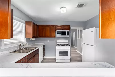 5703 Minden Street, Houston, TX 77026 - Photo 7