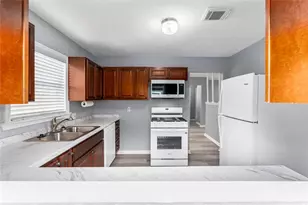5703 Minden St, Houston, TX 77026 - Photo 7