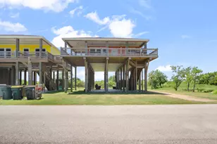 933 & 929 Magnolia Ln Ln, Port Bolivar, TX 77650 - Photo 9