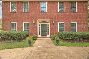 103 Strawberry Dr, Lake Jackson, TX 77566 - Photo 3