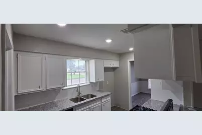 11122 Thackery Lane, Houston, TX 77016 - Photo 9