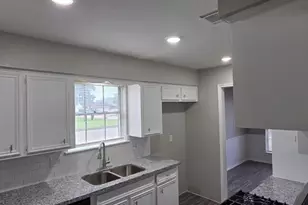 11122 Thackery Ln, Houston, TX 77016 - Photo 9