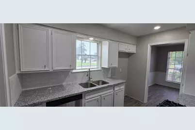 11122 Thackery Lane, Houston, TX 77016 - Photo 5