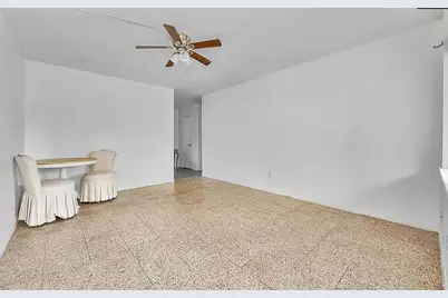 26 Farrell Street #10, Houston, TX 77022 - Photo 9
