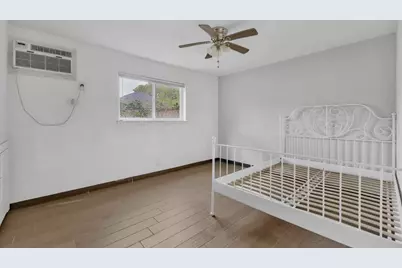 26 Farrell Street #10, Houston, TX 77022 - Photo 5