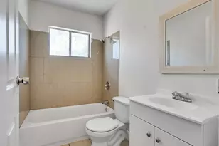 7626 Pecan Villas Dr, Houston, TX 77061 - Photo 9