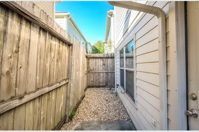 1719 Redwing Bluff Drive, Houston, TX 77009 - Photo 33