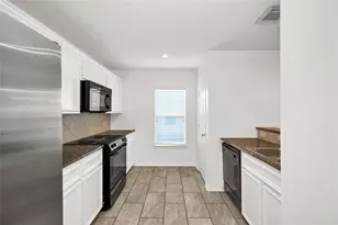 1719 Redwing Bluff Dr, Houston, TX 77009 - Photo 7