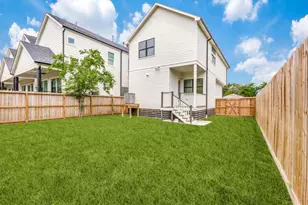 728 E 38th St, Houston, TX 77022 - Photo 13