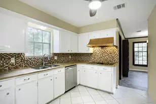 10903 Tupper Lake Dr, Houston, TX 77042 - Photo 9
