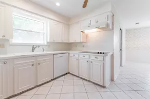 8403 Braes Meadow Dr, Houston, TX 77071 - Photo 5