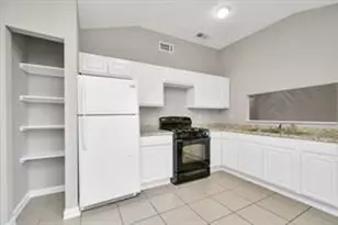 12811 Glen Hollow Dr, Houston, TX 77048 - Photo 5