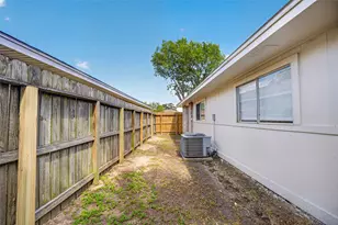 8707 Yvonne Dr, Houston, TX 77044 - Photo 37
