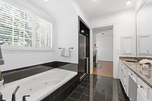 3210 Maroneal St, Houston, TX 77025 - Photo 15