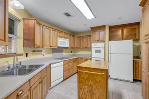 10002 Pinehurst St, Baytown, TX 77521 - Photo 7