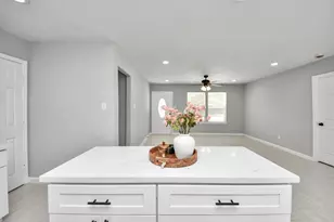 5835 Kenilwood Dr, Houston, TX 77033 - Photo 13