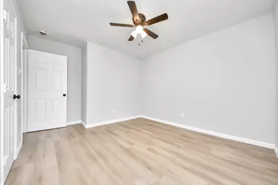 5835 Kenilwood Drive, Houston, TX 77033 - Photo 25
