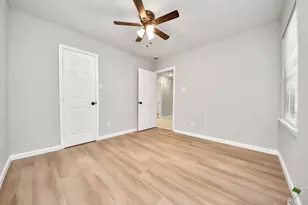 5835 Kenilwood Dr, Houston, TX 77033 - Photo 31