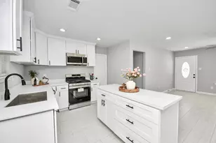 5835 Kenilwood Dr, Houston, TX 77033 - Photo 11