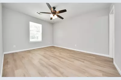 5835 Kenilwood Drive, Houston, TX 77033 - Photo 19