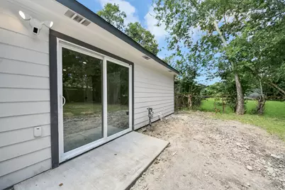 5835 Kenilwood Drive, Houston, TX 77033 - Photo 35