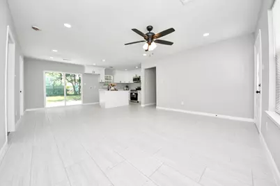 5835 Kenilwood Drive, Houston, TX 77033 - Photo 5