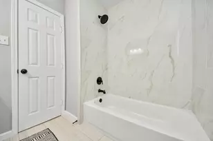 5835 Kenilwood Dr, Houston, TX 77033 - Photo 29