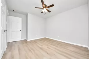 5835 Kenilwood Dr, Houston, TX 77033 - Photo 25