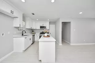 5835 Kenilwood Dr, Houston, TX 77033 - Photo 7