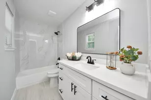 5835 Kenilwood Dr, Houston, TX 77033 - Photo 21