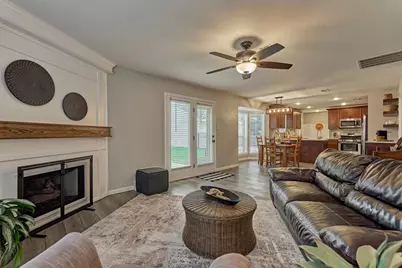 19 Greentwig Place, The Woodlands, TX 77381 - Photo 17