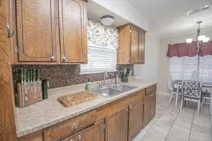 501 Southbend Dr, Alvin, TX 77511 - Photo 7