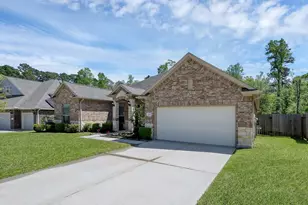 2051 Brookmont Dr, Conroe, TX 77301 - Photo 47